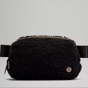 NWT Lululemon Wear Everywhere Belt Bag *fleece